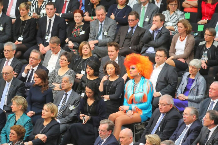 La drag queen alemana Olivia Jones en la Asamblea Federal en 2017