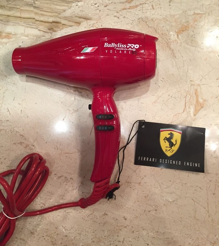 Este secador de pelo con motor Ferrari