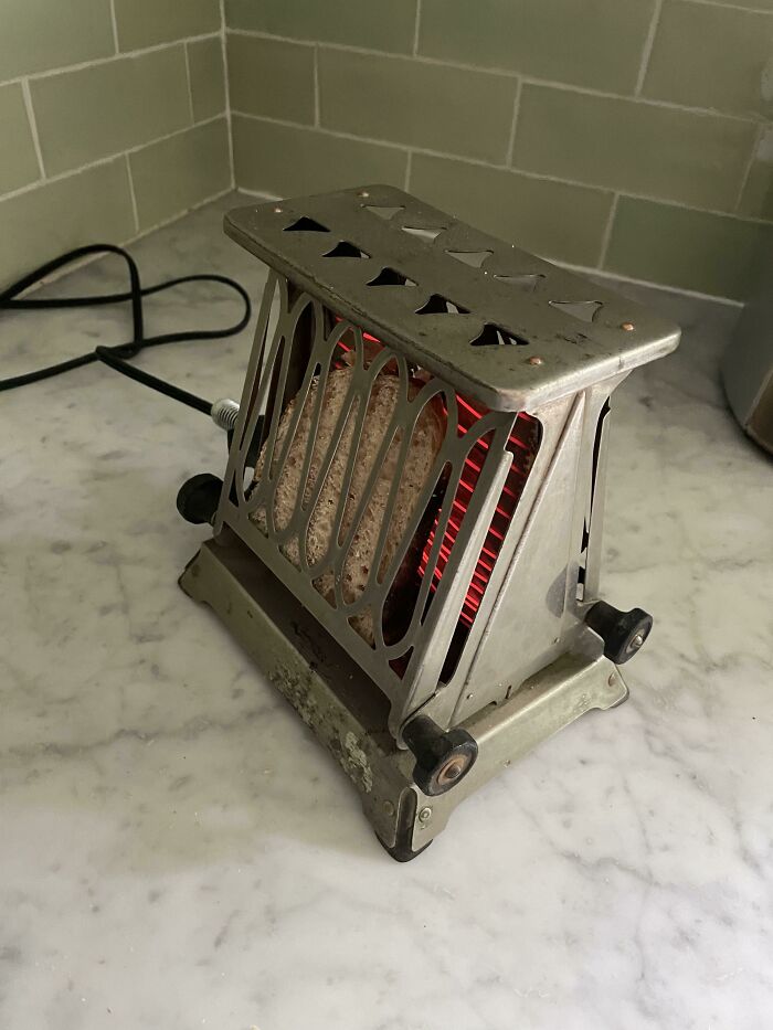 I Inherited This Toaster From The 1920s Around 10 Years Ago And It Has Worked Great Every Single Day