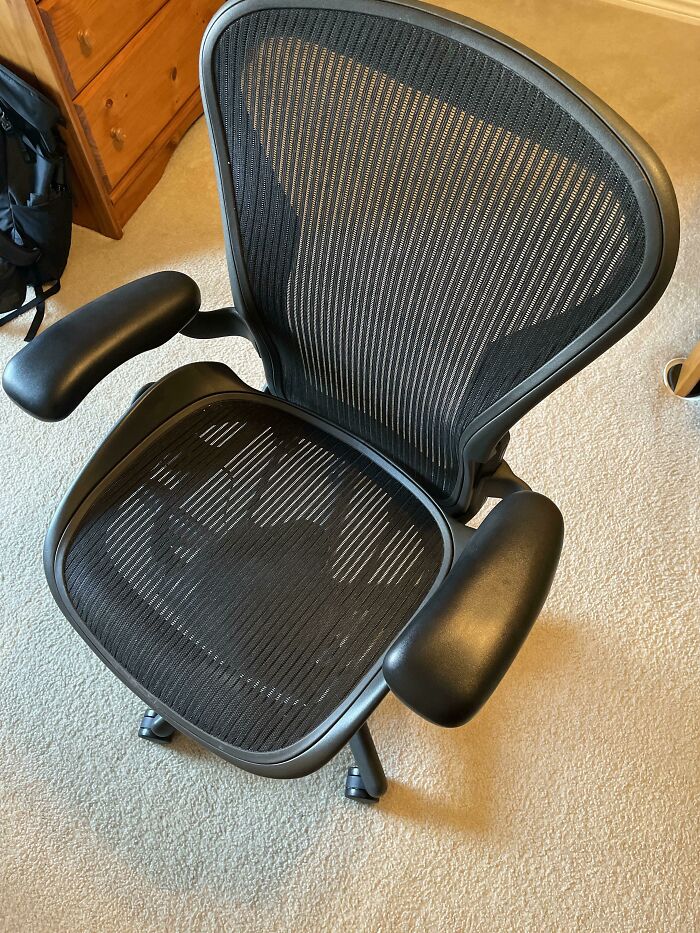 Another Testament To The Quality Of Herman Miller Chairs. I Got This One At An Office Liquidation, Only To Find Out It Was Manufactured In 1999. Still In Great Shape With No Issues