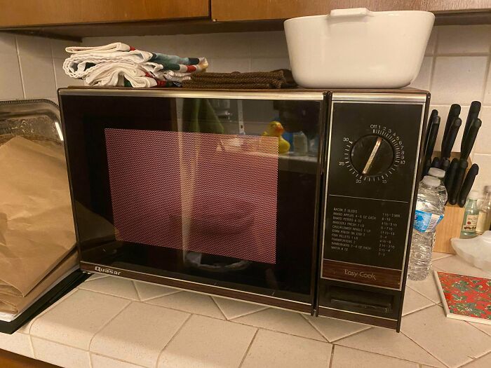 I Know Some Might Consider This New When Compared To Other Appliances On This Sub, But I’m Still Proud Of My 1985 Quasar Microwave!