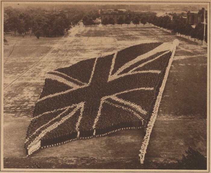 [20 de julio de 1919] Bandera del Reino Unido creada a partir de una formación humana gigante 1919