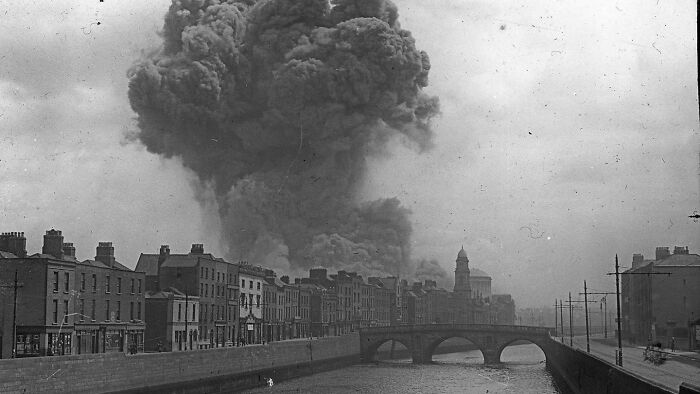 [june 28, 1922] The Irish Civil War Begins With The Bombing And Siege Of The Four Courts In Dublin Which Had Been Occupied By Anti-Treaty Forces Since April. Shelling And Sharpshooting Would Continue For 2 More Days Before The Ira Surrenders