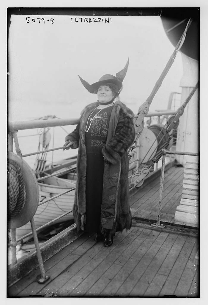 [25 de noviembre de 1919] La cantante de ópera italiana Luisa Tetrazzini, a su llegada a Nueva York a bordo del transatlántico Mauretania el 25 de noviembre de 1919