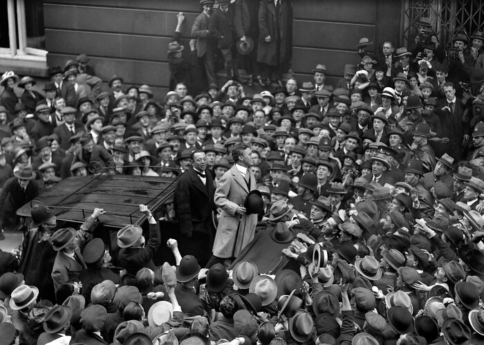 [september 9th, 1921] Charlie Chaplin Visits London And Is Met By Thousands