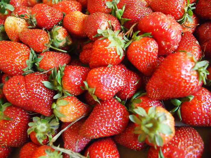 Using straw to de-stem strawberries