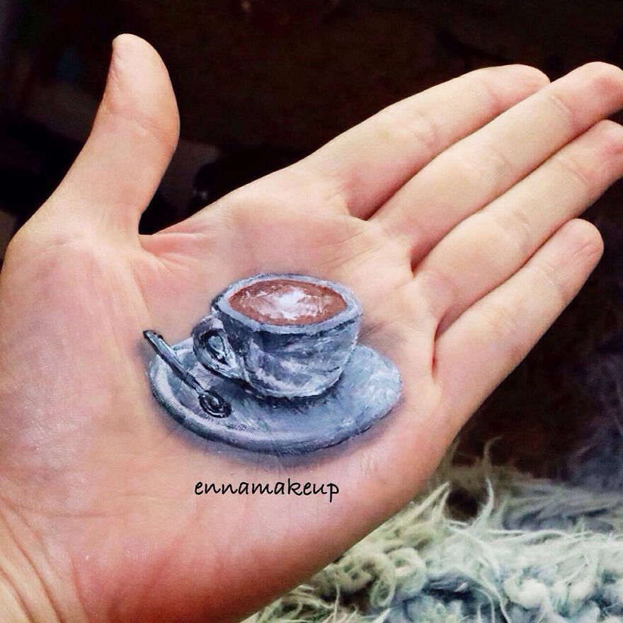 Girl On A Wheelchair Paints Her Hands With 3d Effects