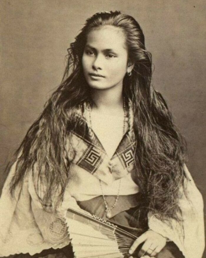 Luzon Woman posing dressed with unique clothes 
