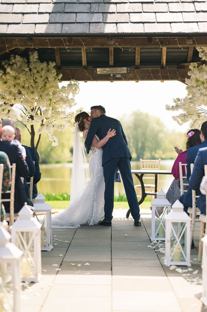 I Photographed A Wedding At Sandhole Oak Barn (15 Pics) I Photographed A Wedding At Sandhole Oak Barn (15 Pics)