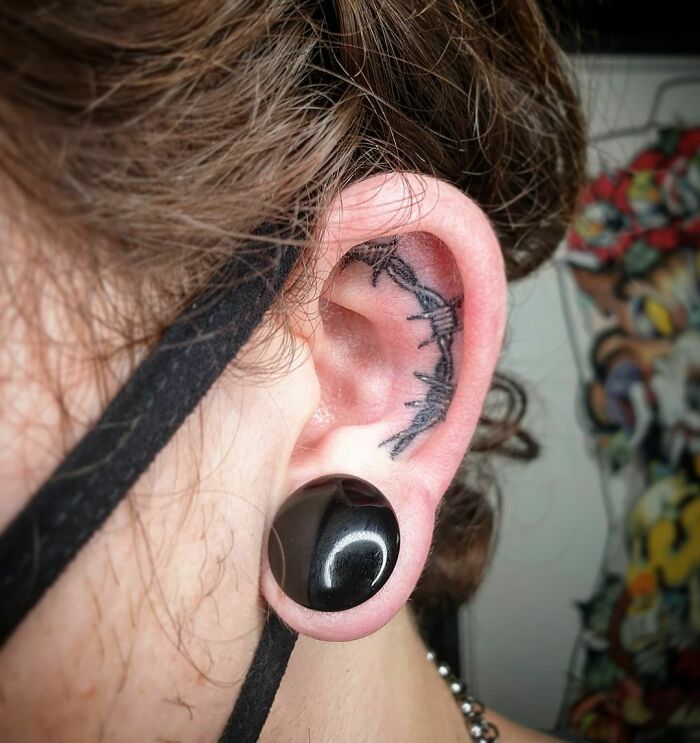 ear tattoo of a barbed wire