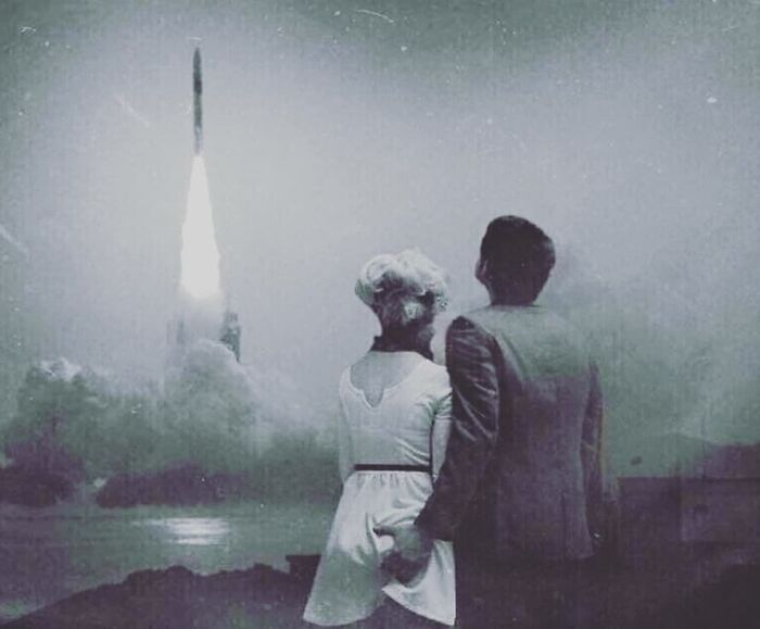 Pareja viendo el lanzamiento de la nave espacial Apolo 8, 1968