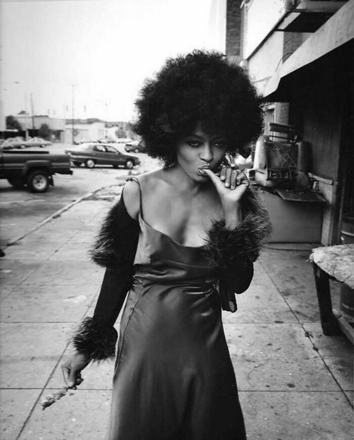 Diana Ross terminando una costilla, años 80