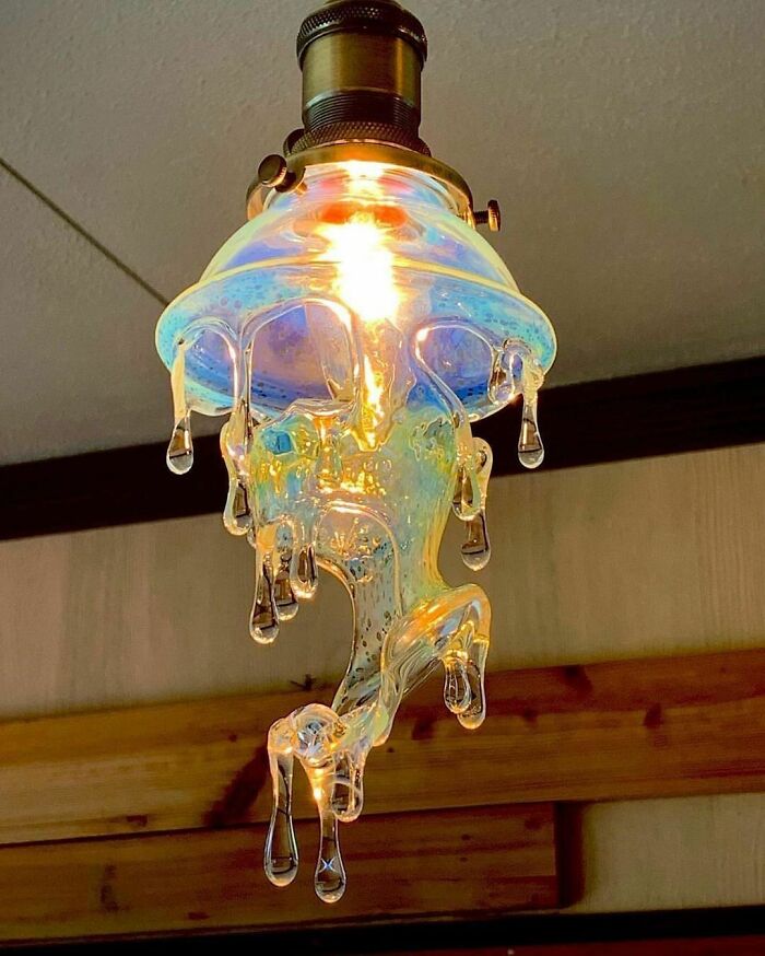 Lámpara con gotas, diseñada por Kumbh Glass