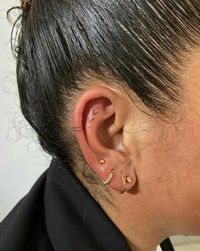 ear tattoo of a line arrow