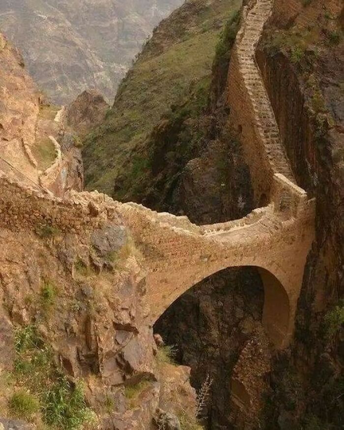 Yemen Shahare Mountains And Birch Pass