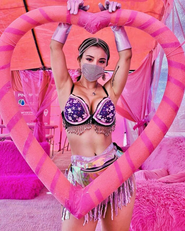 A Woman’s Heart ❤️ Is The Most Fragile Thing In The World, Yet The Strongest One🔥.
#burningman2022 #burningman #burningmanfashion #burnerettes