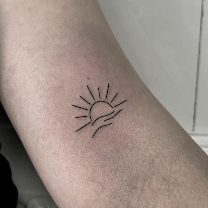 minimalistic tattoo of a sunrise 