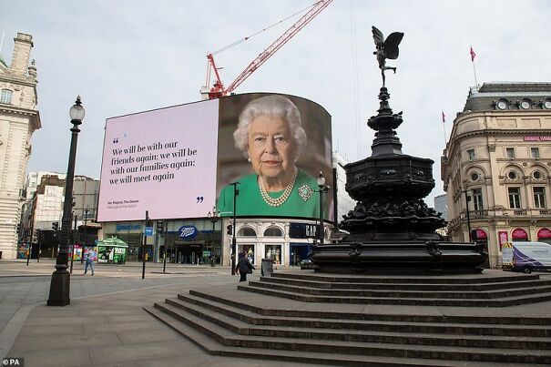 Coronavirus-Queen-Elizabeth-II-at-Piccadilly-Circus-April-2020-631b4e1a0823b.jpg