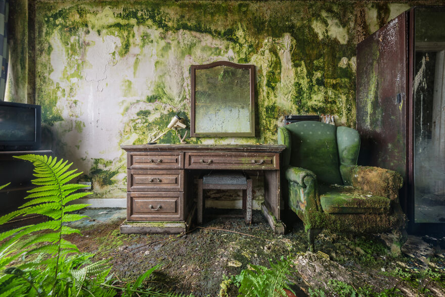 I Visited An Abandoned Hotel In Ireland With Many Objects Left Untouched I Visited An Abandoned Hotel In Ireland With Many Objects Left Untouched