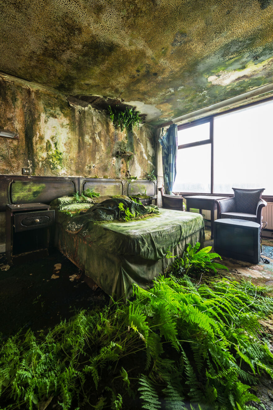 I Visited An Abandoned Hotel In Ireland With Many Objects Left Untouched
