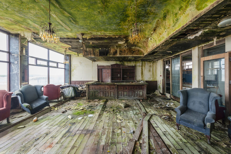 I Visited An Abandoned Hotel In Ireland With Many Objects Left Untouched