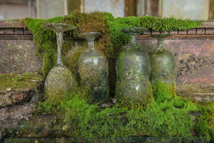 I Visited An Abandoned Hotel In Ireland With Many Objects Left Untouched I Visited An Abandoned Hotel In Ireland With Many Objects Left Untouched