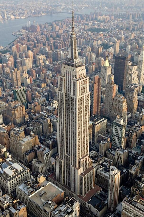 Empire_State_Building_aerial_view-63248d3f81ef7.jpg