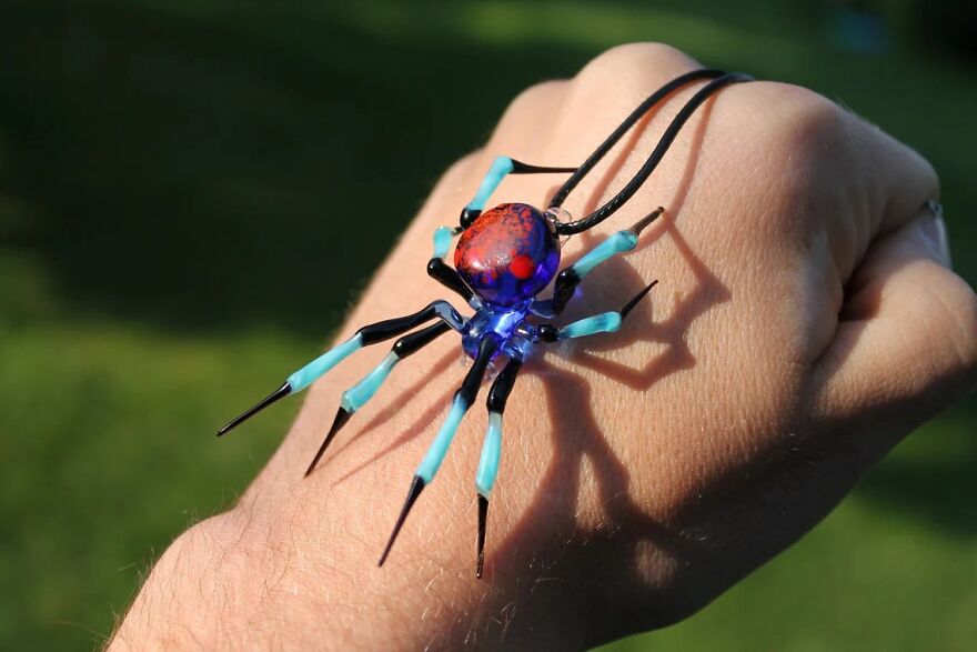 I Make Glass Figures And Spider Pendants As An Idea For Halloween Decor (20 Pics)