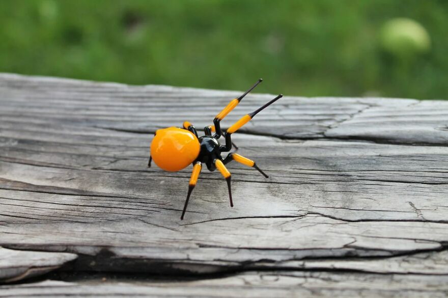 I Make Glass Figures And Spider Pendants As An Idea For Halloween Decor (20 Pics)