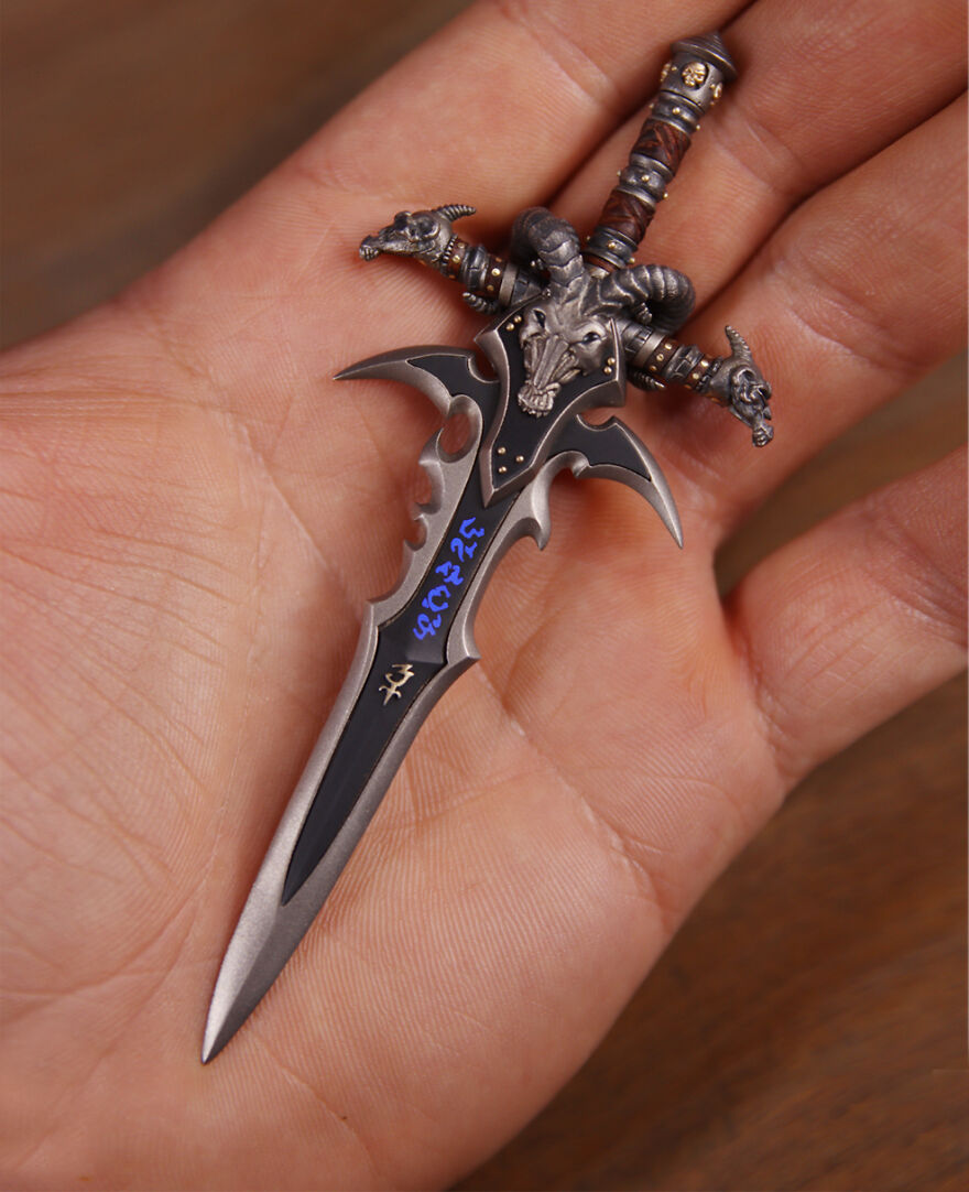 Jeweler Spends Over 700 Hours Recreating Warcraft's Most Legendary Blade In Gold And Silver
