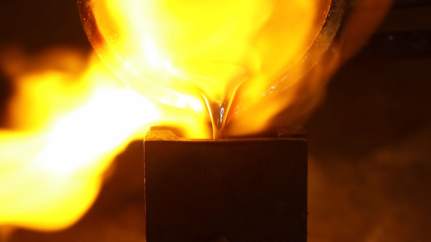 Jeweler Spends Over 700 Hours Recreating Warcraft's Most Legendary Blade In Gold And Silver Jeweler Spends Over 700 Hours Recreating Warcraft's Most Legendary Blade In Gold And Silver