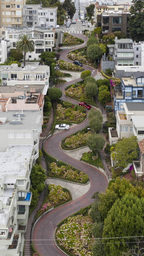 Lombard_Street_2020.jpg