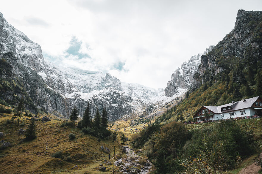 I Photographed The Mălăiești Cottage In Romania (10 Pics)