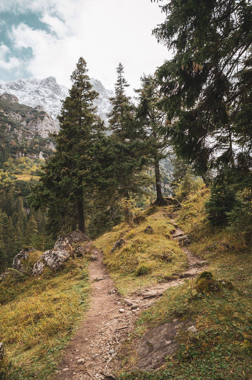 I Photographed The Mălăiești Cottage In Romania (10 Pics)