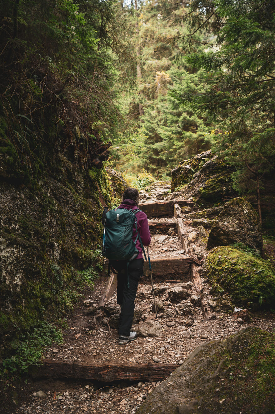 I Photographed The Mălăiești Cottage In Romania (10 Pics)