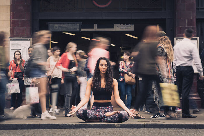 My Favorite 8 Yoga Photos I Captured In The City Of London
