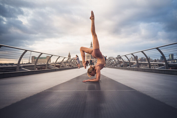 My Favorite 8 Yoga Photos I Captured In The City Of London My Favorite 8 Yoga Photos I Captured In The City Of London