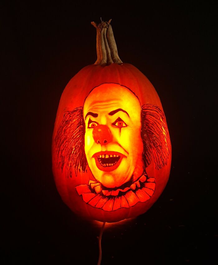 Pennywise Pumpkin Carving (Tim Curry)
