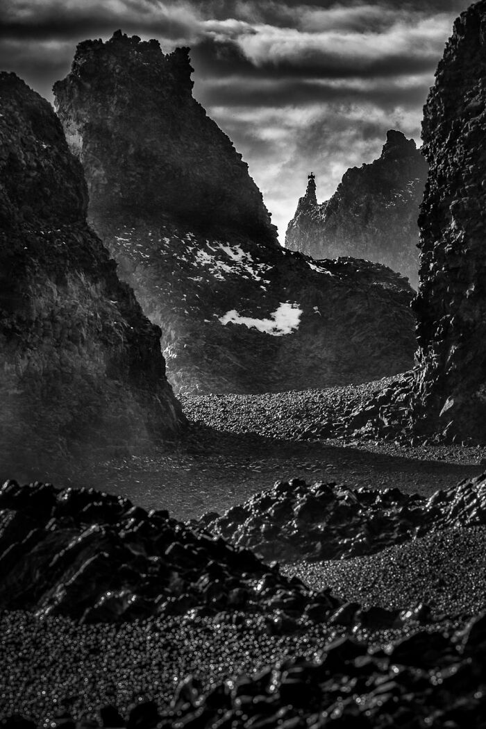 Black And White: "The Guardian Of Mordor" By Paweł Smolik (Silver)