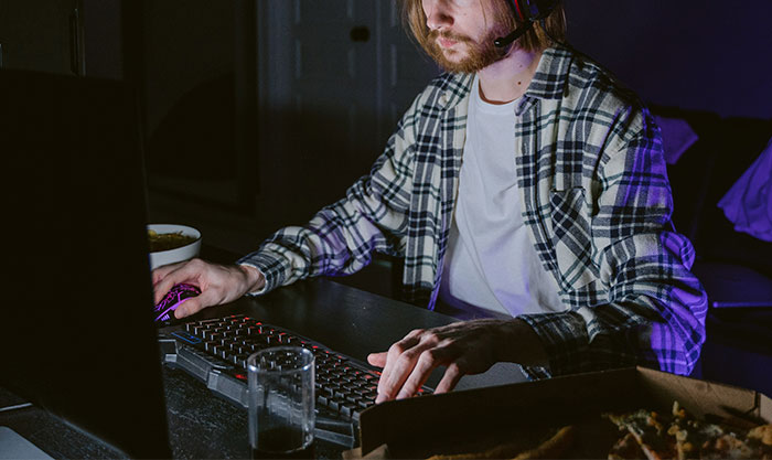 People Are Loving How This Leech Son Finally Got What He Deserved After Living Off Of His Parents' Income For 31 Years People Are Loving How This Leech Son Finally Got What He Deserved After Living Off Of His Parents' Income For 31 Years