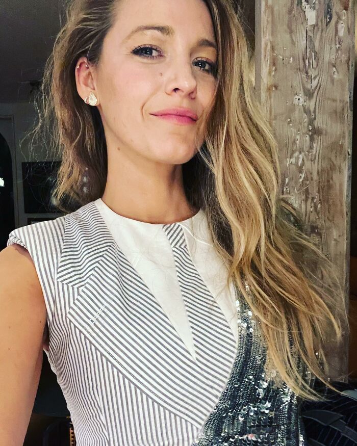 "You Freak Me And My Kids Out": Blake Lively Posts 8 Pregnancy Pics So The Creepy Paparazzi Will Stop Camping Near Her House "You Freak Me And My Kids Out": Blake Lively Posts 8 Pregnancy Pics So The Creepy Paparazzi Will Stop Camping Near Her House
