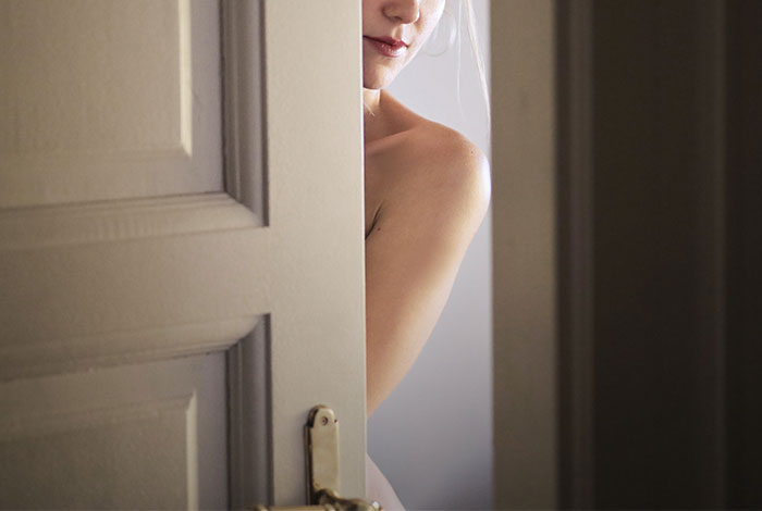 Creepy Man Keeps Walking In On His Sister-In-Law In The Bathroom, Family Drama Ensues Creepy Man Keeps Walking In On His Sister-In-Law In The Bathroom, Family Drama Ensues