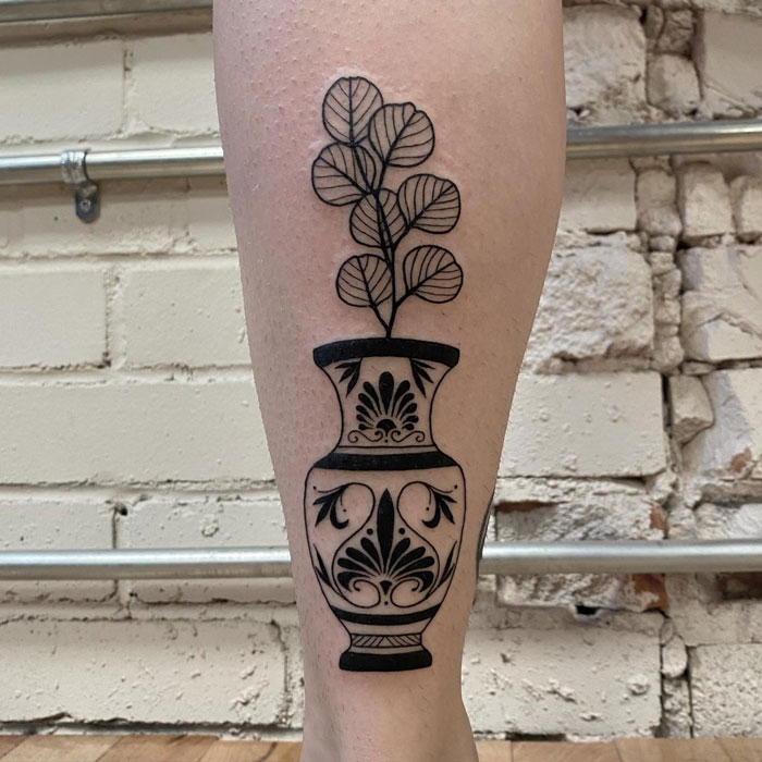 Vase calf tattooo