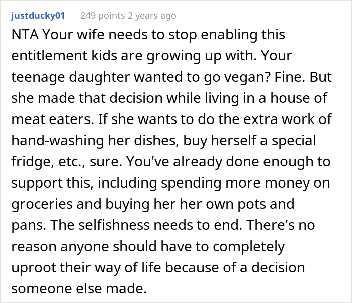 Vegan Teen Expects Everyone To Accommodate Her New Diet And Stop Eating Meat At Home, Dad Disagrees Vegan Teen Expects Everyone To Accommodate Her New Diet And Stop Eating Meat At Home, Dad Disagrees