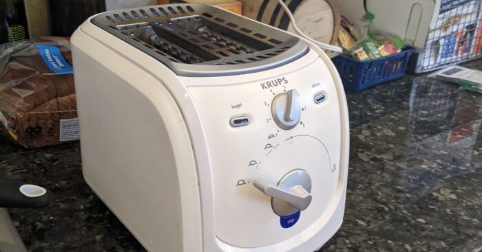 Hey Pandas, What Is An Electronic Appliance That Still Works Well After 10+ Years?