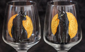 I Am A Romanian Artist, And I Paint Hyperrealistic-Looking Animals On Glassware (20 New Pics)