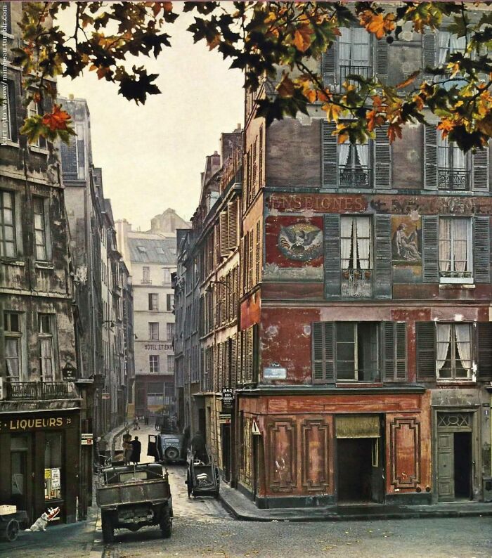 Old and colorful picture of Paris 