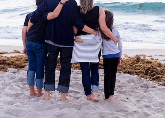 "I Always Locked My Bedroom Door At Night": 30 Interesting, Weird, And Creepy Roommate Stories