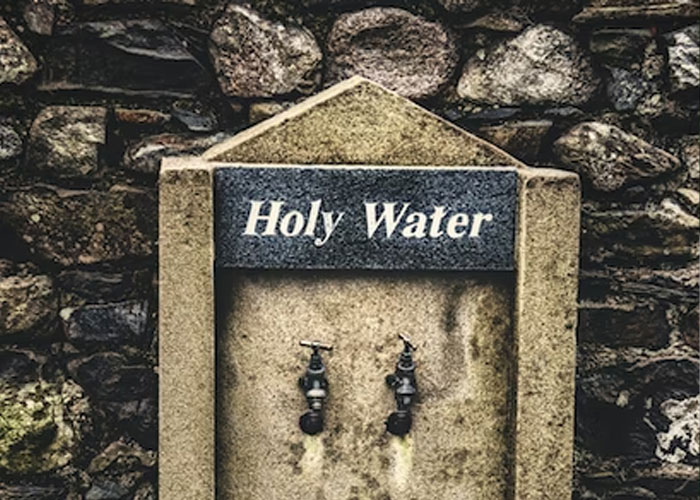 "I Always Locked My Bedroom Door At Night": 30 Interesting, Weird, And Creepy Roommate Stories