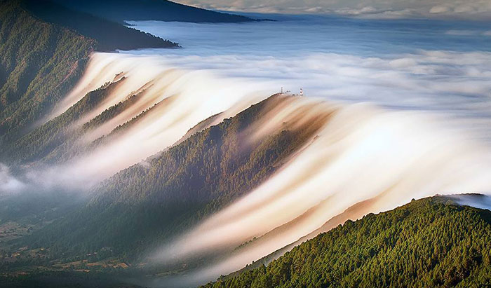Cascada de nubes en España